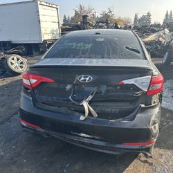 2017 Hyundai Sonata for parts only !