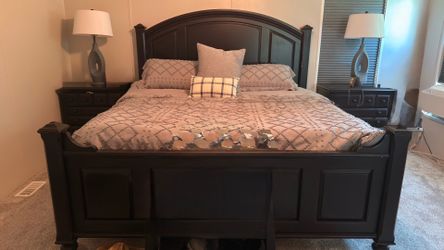 King-size bed set with two nightstands—including two lamps