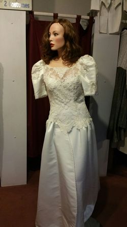 WEDDING DRESS SATIN