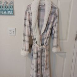 Woman's  Bath Robe/Lounging Robe