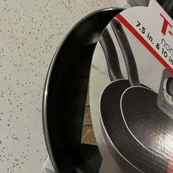 Non - stick pan new 
