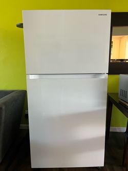 Samsung Top-Freezer Refrigerator White