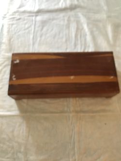 Vintage wood jewelry box, (READ DESCRIPTION )