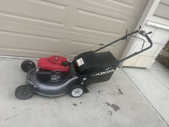 Honda Self-Propelled Lawn Mower – Smart Drive – Runs Great