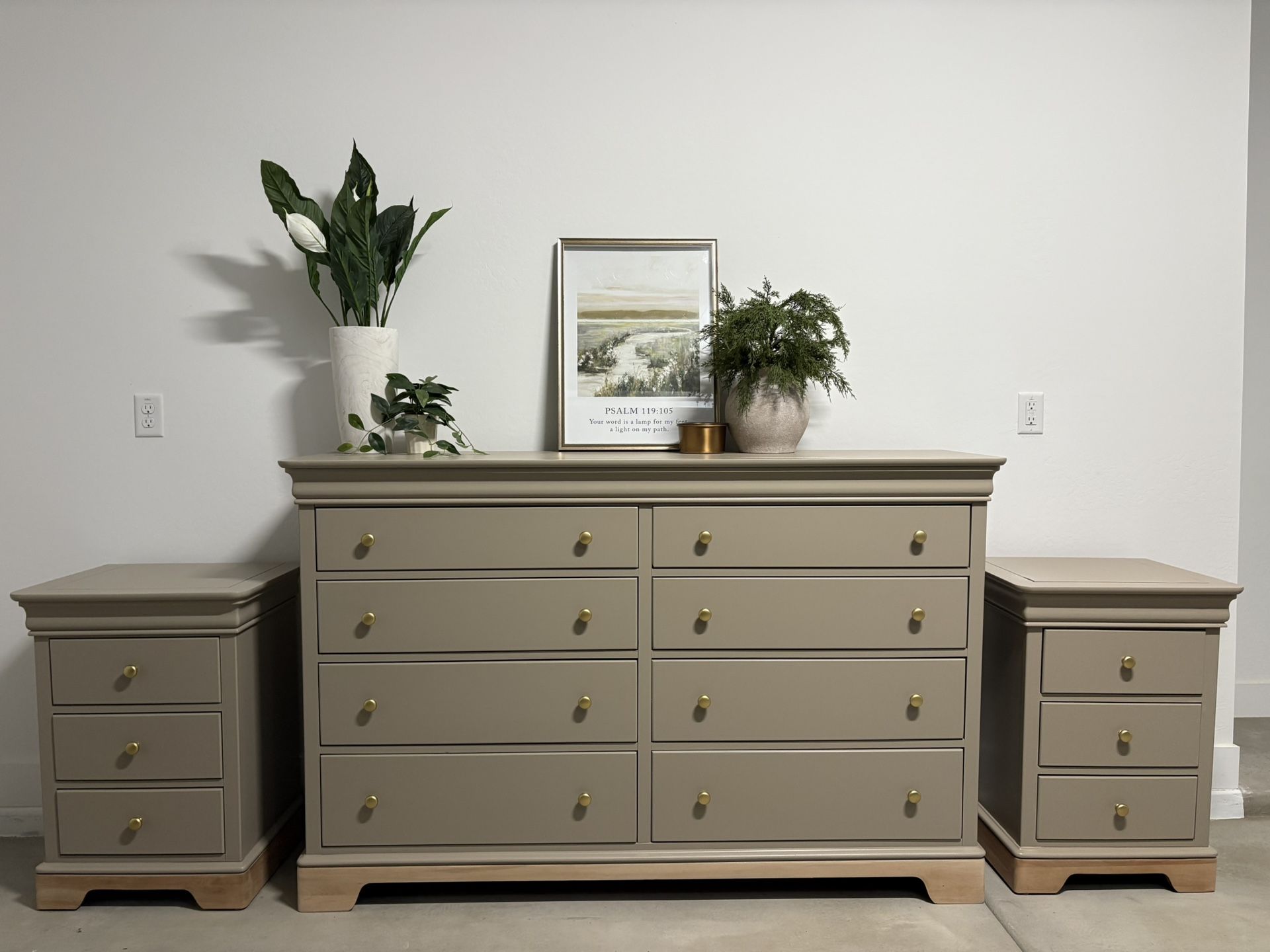 Beautiful Stanley Dresser Set