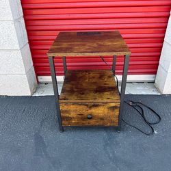 Portable End Table with plugs