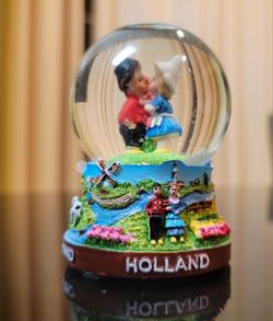 Gift - Snow - Globe - Kissing Couple