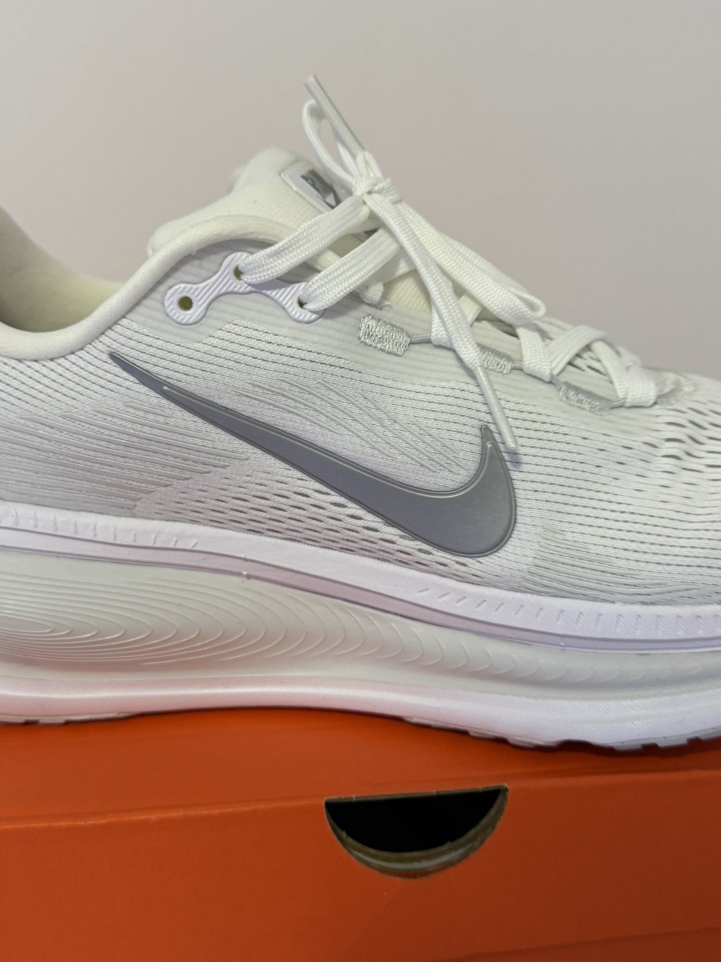 NIKEVOMERO 18