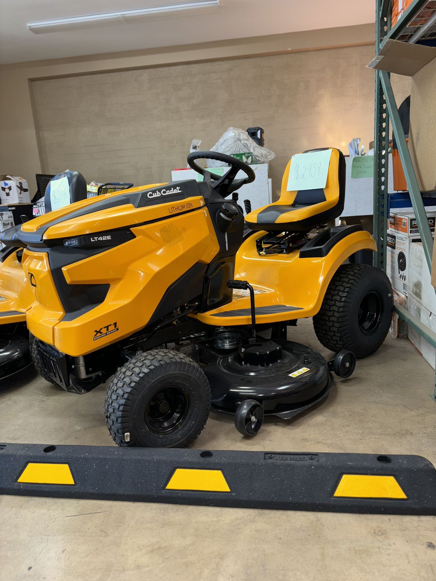 Used Good) Cub Cadet XT1 Enduro Series LT 46 in. 547cc Fuel Injected Hydro Gas Lawn Tractor with Push Button Start