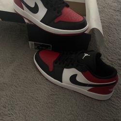Jordan 1 Low Breds (Red Toe) Sz 9.5 Mens