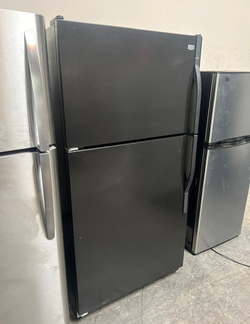 Maytag Top Freezer Fridge – Black, Ice Maker, Clean