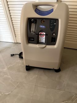 Oxigen machine Invacare 2 like New