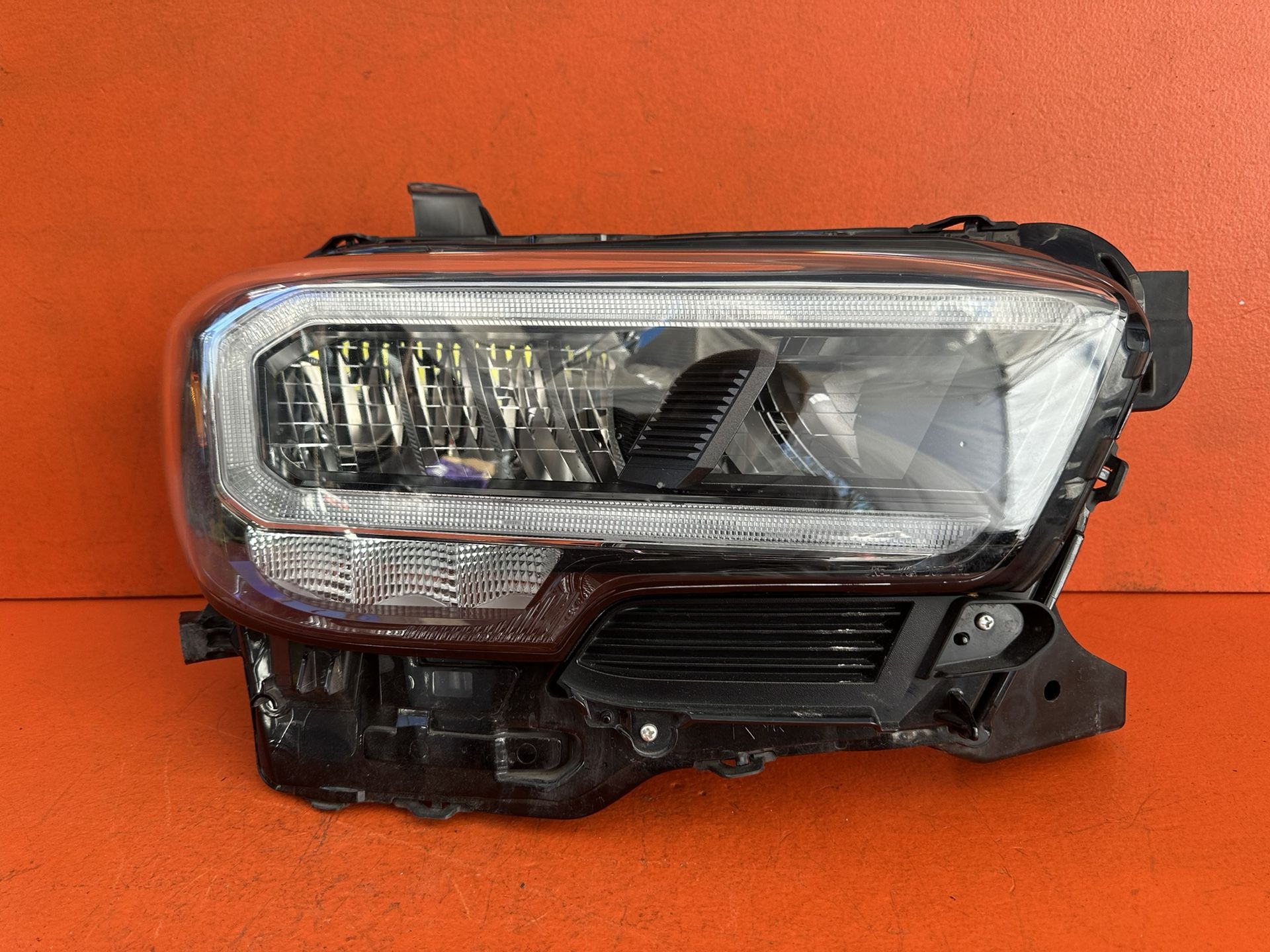 2020 2021 2022 TOYOTA TACOMA RIGHT PASSENGER SIDE LED HEADLIGHT OEM