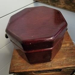 Old Quartz Clock In A Box - I Do Not Know If It Works