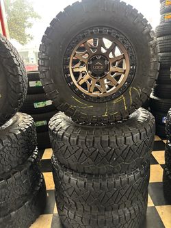 Bendo un set de Rines nuevos con llantas usadas para Toyota Tacoma Chevy Silverado