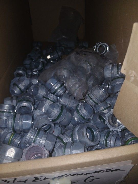 Bridgeport 3/4" Raintight Connectors