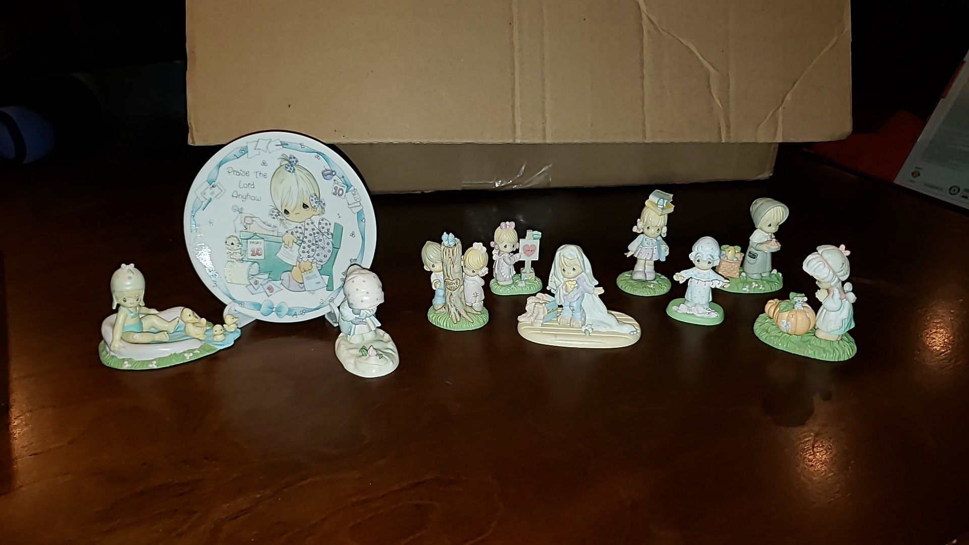 1989 Precious Moments mini plate and plastic figurines