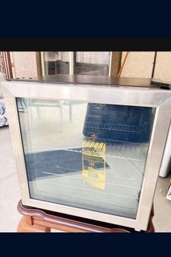 INSIGNIA 48-CAN BEVERAGE COOLER IN STAINLESS STEEL $180
