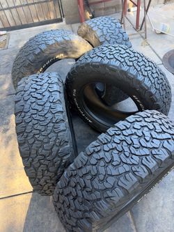 LT265/65/R18 (5) Tires Bfgoodrich all Terrain