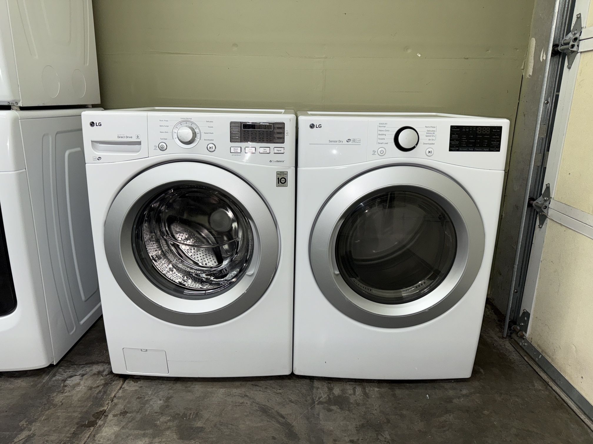 LG XL CAPACITY ELECTRIC WASHER & DRYER