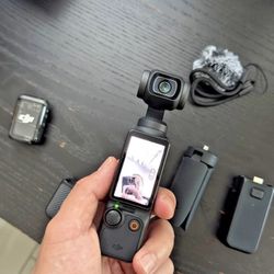 DJI Osmo Pocket 3 Creator Combo 4K Camera 3-Axis Gimbal Mic, tripod. 