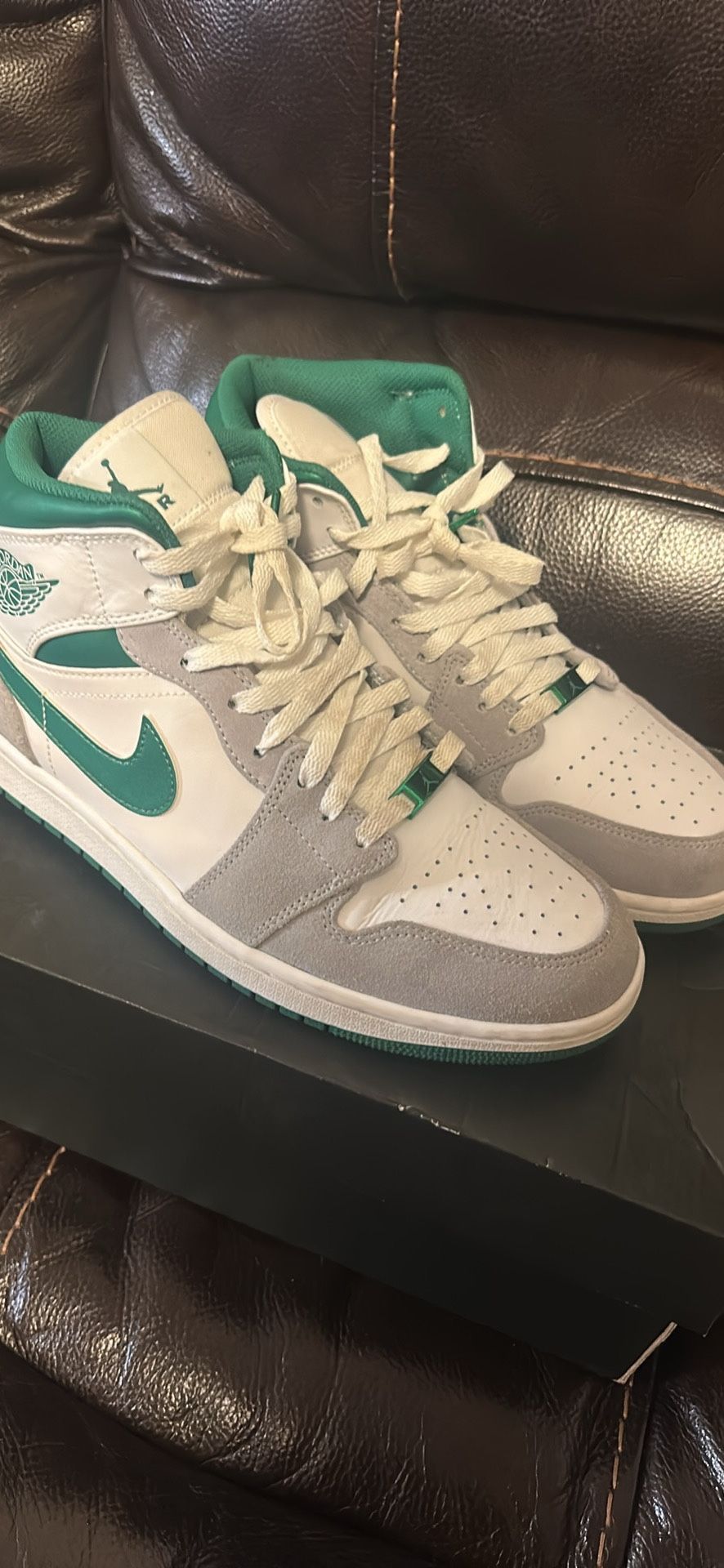 Jordan 1 Mid SE