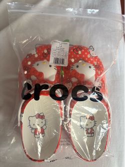 hello kitty original crocs