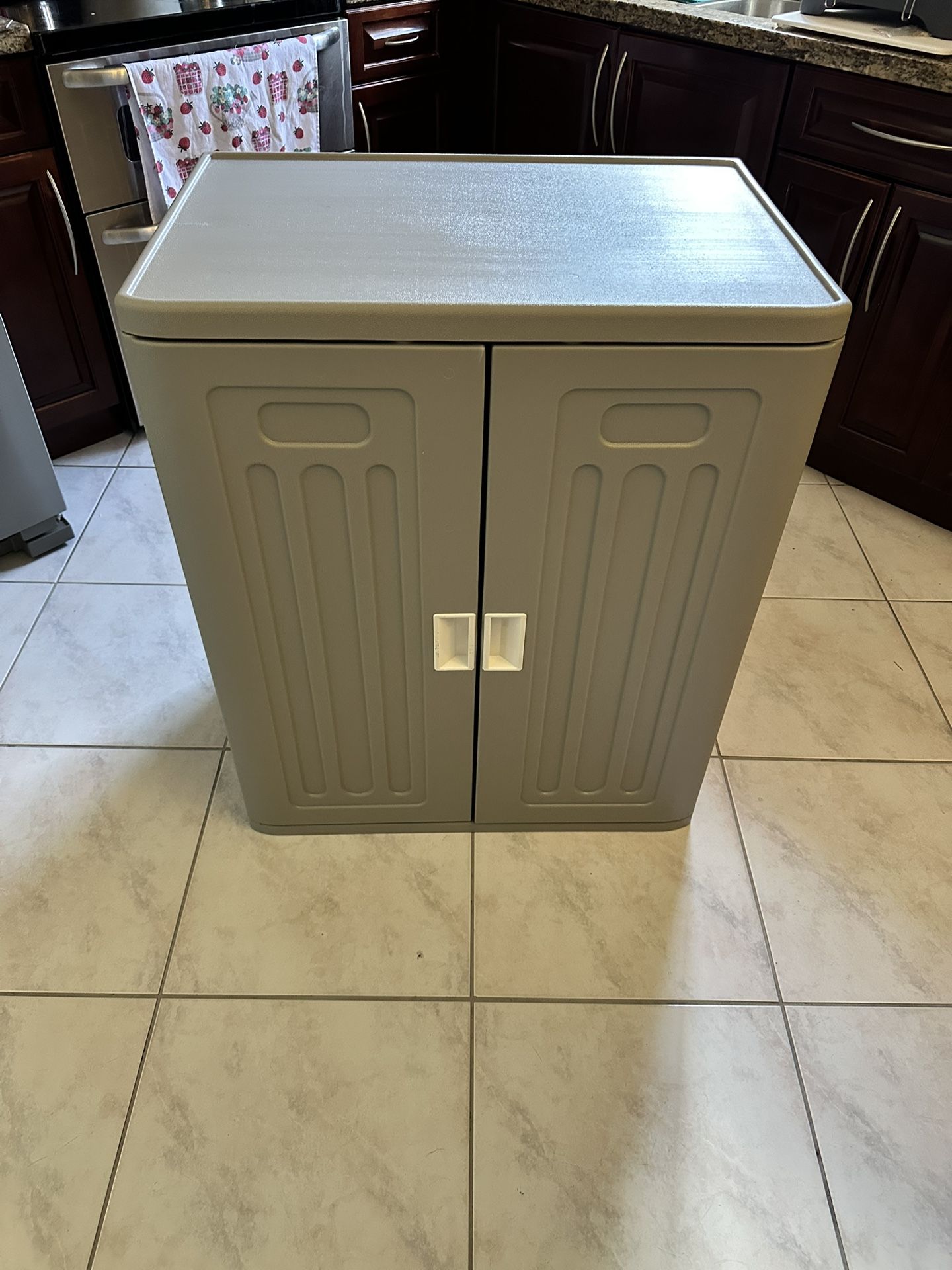 NEW Amopatio Outdoor Storage Cabinet with Lockable Doors, Resin Cabinet Waterproof Freestanding