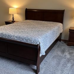 Queen Bed / bedroom Set 