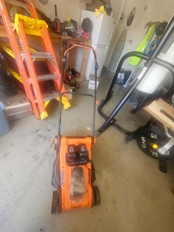 Electric lawnmower