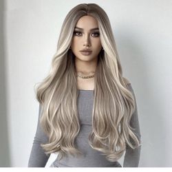 Women's 26-inch long, curly blonde wig