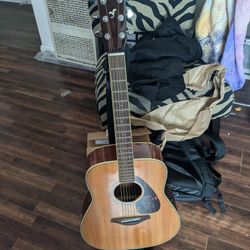 Yamaha FG820