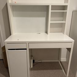 Vanity Or Desk With Hutch And Drawers 