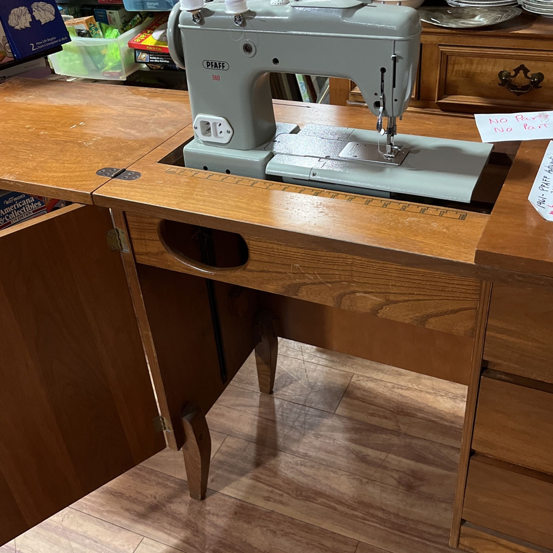 PFAFF 350-261 Sewing Machine, A Very Good Grade Worth $700 Or More 