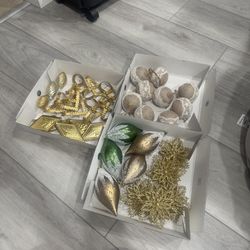 Christmas Ornaments (aesthetic, gold)