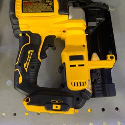 DEWALT ATOMIC 20V MAX 23-Gauge Brushless Cordless Pin Nailer. 