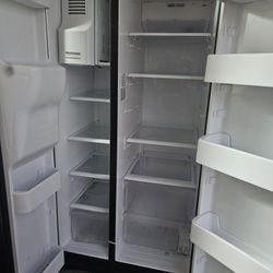 The refrigerator is in perfect condition; everything works perfectly.