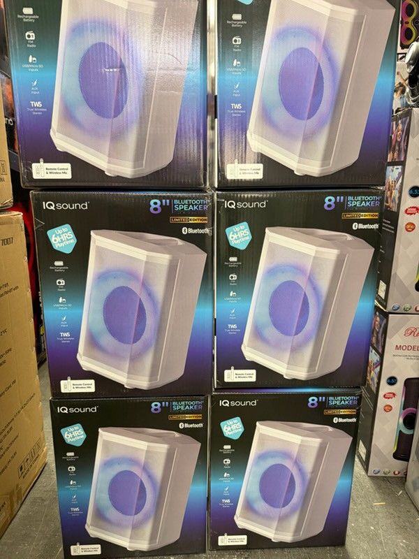 Compact And Powerful Bluetooth Party Speaker.  Free Wireless 🎤.  Brand New 