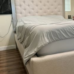Upholstered Bed Frame 