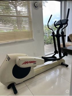 Elliptical -LifeFitness 8500