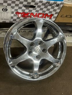 Nissan Infiniti Rim Wheel 17 inch factory Chrome 5 lugs bolt pattern 4.50 inch 114.30 mm Only one rim