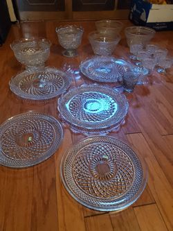 Glass serving set pieces