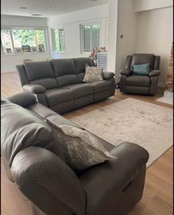 Like-New Furniture of America Genuine Leather Manual Reclining 2 Sofas & 2 Chairs– Only 1 Year