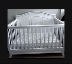 BABY/TODDLER BED AND MATTRESS !MUST GO! GIVE ME YOUR BEST OFFER!!