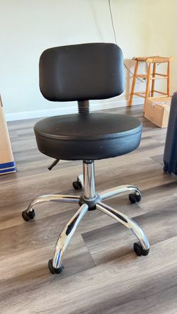 Rolling chair