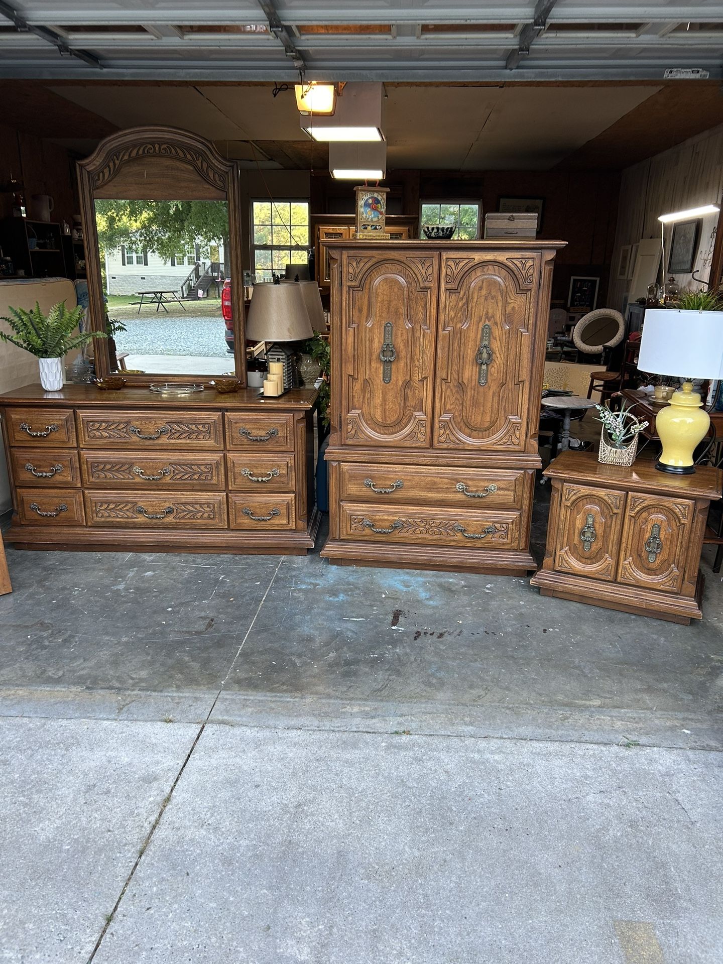 1970 Distressed Crave Oak Bedroom Furniture