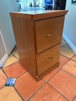 FREE file cabinet / filing cabinet