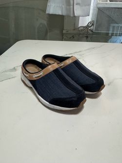 Ladies Slip Ons size 8 1/2
