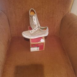 VANS BOOM B SIZE 7.5 MEN 