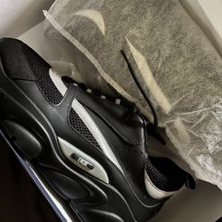 Dior B22 (Black Reflective)